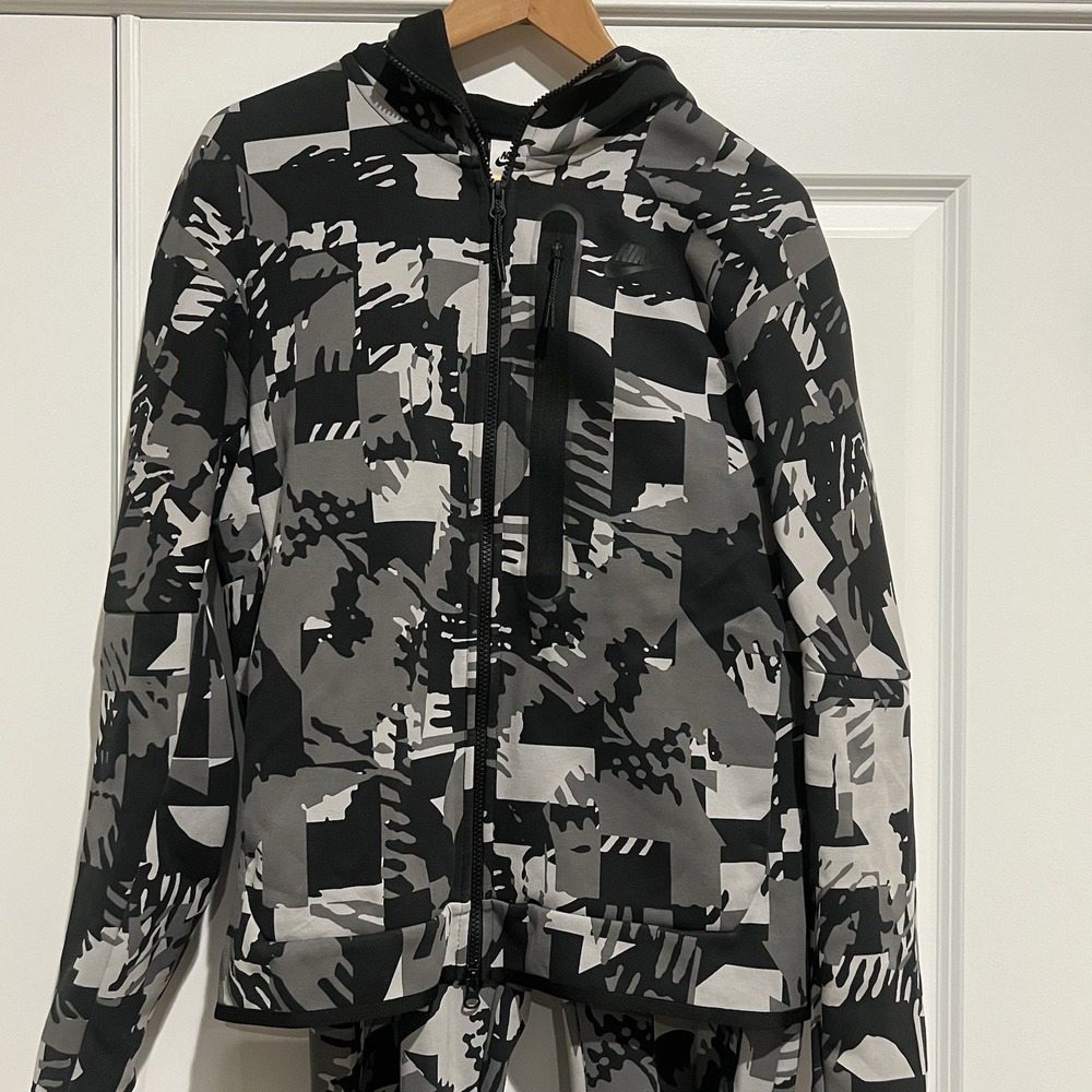 Nike Tech Fleece Windrunner Tracksuit | Black & Gray Digi Camo | Men's Medium